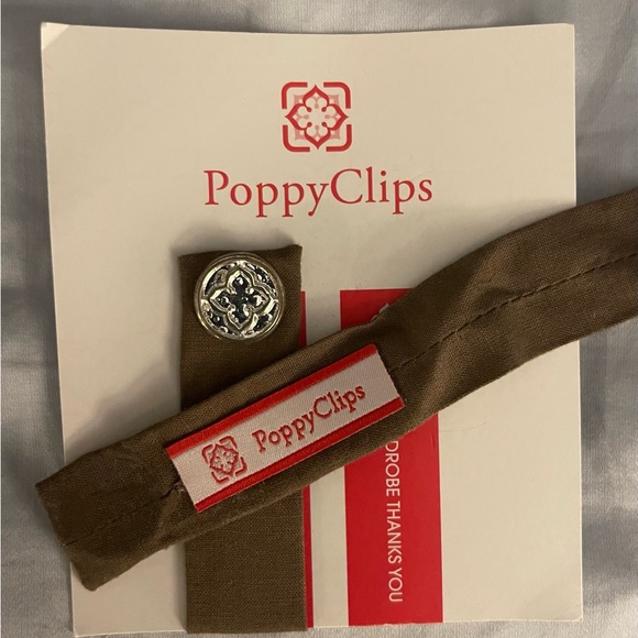 New Poppy Clips Brown with Gold Accent - Picture 3 of 6